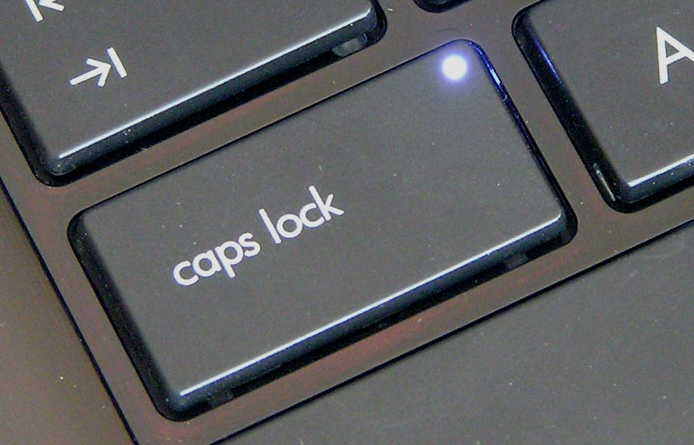 Написать капслоком. Клавиша капс лок на ноутбуке. Капс лок на клавиатуре. Кнопка капслок на клавиатуре.