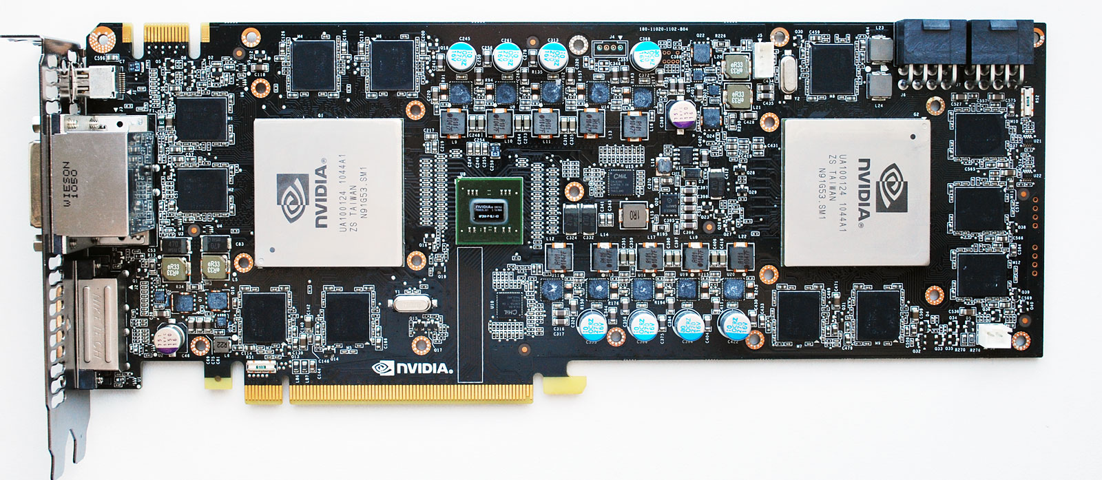 Совокупный паритет»: NVIDIA GeForce GTX 590 против AMD Radeon HD 6990 -  Статьи